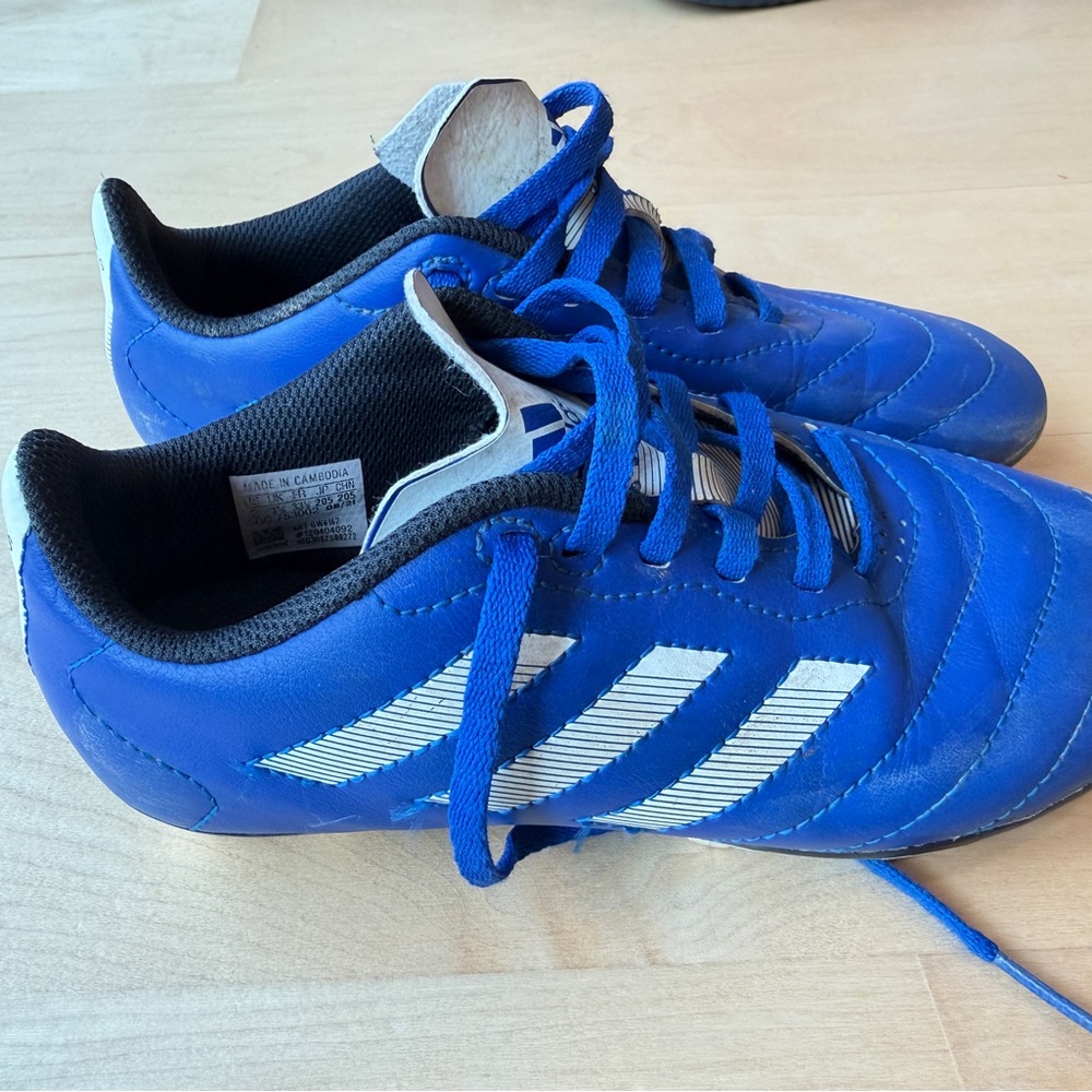 Adidas Boys Soccer Cleats Size 2